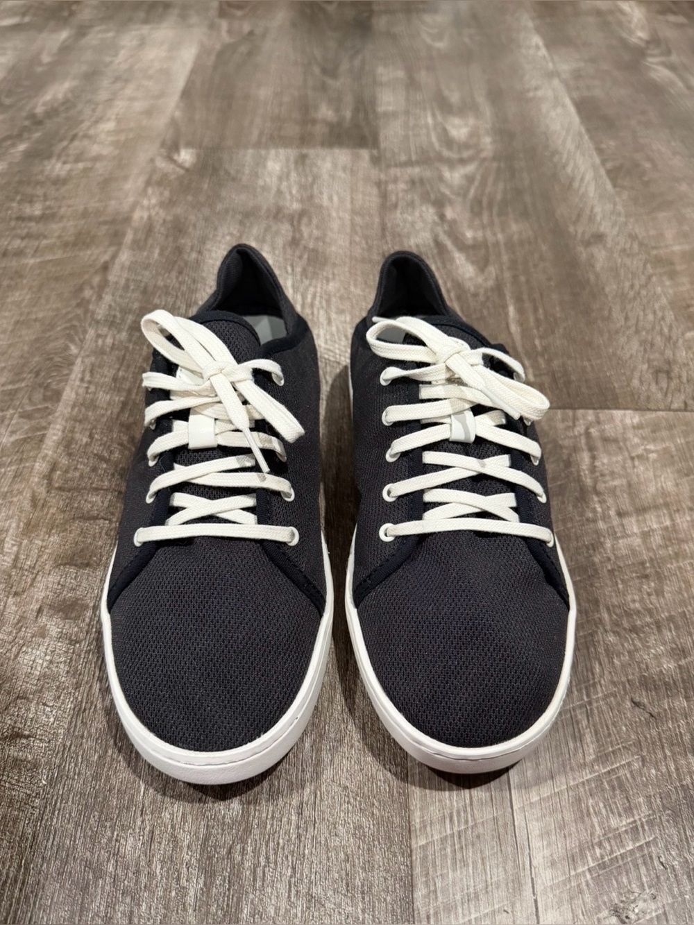 OluKai Pehuea-Li Women's 9 Black White Sand Casual Sneakers Shoes